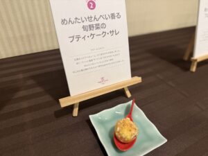 豆腐を入れてまろやかに、めんたいせんべいの辛みとパリッと感